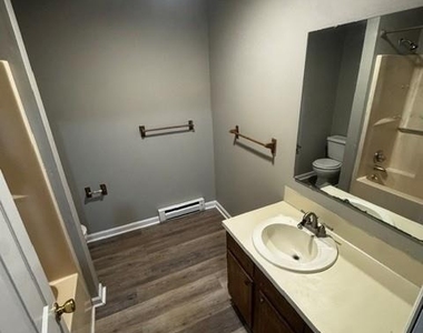 305 Kristin Lane - Photo Thumbnail 3