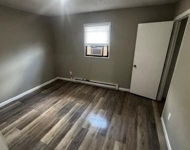 305 Kristin Lane - Photo Thumbnail 4