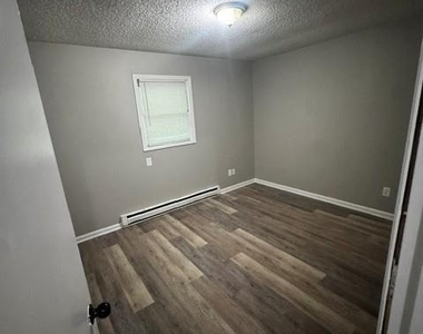 305 Kristin Lane - Photo Thumbnail 2