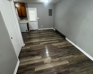 305 Kristin Lane - Photo Thumbnail 1