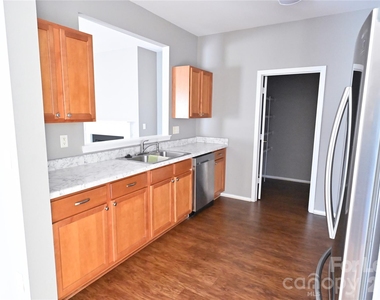7404 Loyalist Street - Photo Thumbnail 6