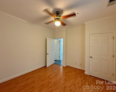18009 Kings Point Drive - Photo Thumbnail 10