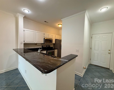 18009 Kings Point Drive - Photo Thumbnail 5