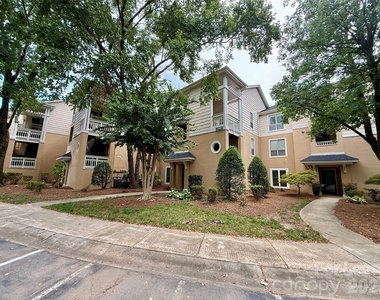 18009 Kings Point Drive - Photo Thumbnail 2