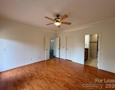 18009 Kings Point Drive - Photo Thumbnail 17