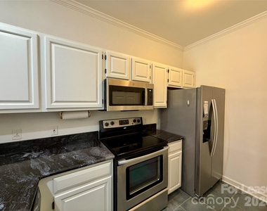 18009 Kings Point Drive - Photo Thumbnail 6