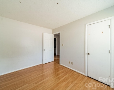 9535 University Terrace Drive - Photo Thumbnail 5