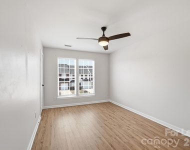 4084 Holly Villa Circle - Photo Thumbnail 30