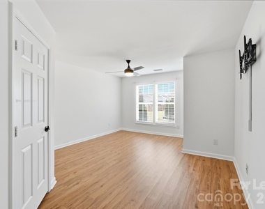 4084 Holly Villa Circle - Photo Thumbnail 33