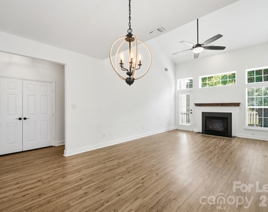 4084 Holly Villa Circle - Photo Thumbnail 8