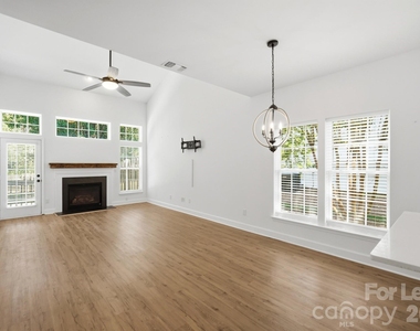 4084 Holly Villa Circle - Photo Thumbnail 5