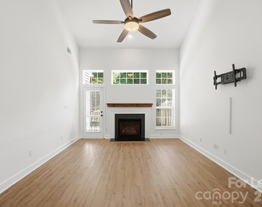 4084 Holly Villa Circle - Photo Thumbnail 9
