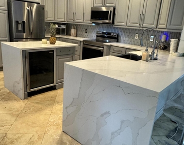 808 N Victoria Park Road - Photo Thumbnail 6