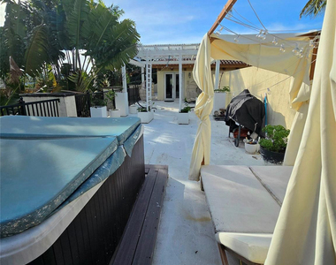 808 N Victoria Park Road - Photo Thumbnail 14
