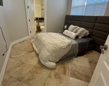808 N Victoria Park Road - Photo Thumbnail 8