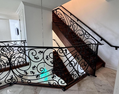 808 N Victoria Park Road - Photo Thumbnail 10