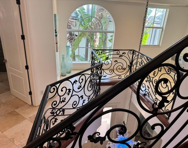 808 N Victoria Park Road - Photo Thumbnail 9