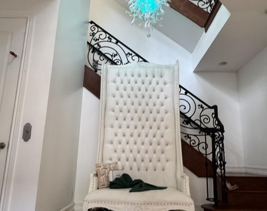 808 N Victoria Park Road - Photo Thumbnail 3