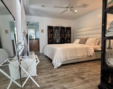 808 N Victoria Park Road - Photo Thumbnail 11
