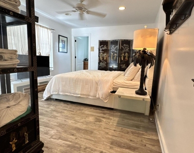 808 N Victoria Park Road - Photo Thumbnail 13