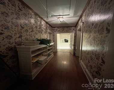 501 E Kingston Avenue - Photo Thumbnail 5