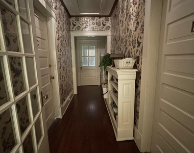 501 E Kingston Avenue - Photo Thumbnail 4