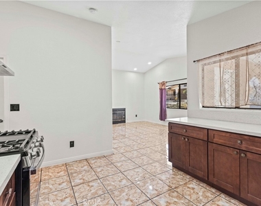 10127 Finch Ave - Photo Thumbnail 6