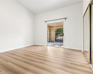 10127 Finch Ave - Photo Thumbnail 9