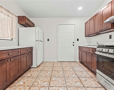 10127 Finch Ave - Photo Thumbnail 5