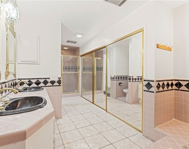 10123 Finch Ave - Photo Thumbnail 11