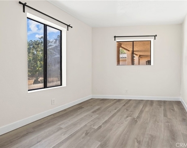 10123 Finch Ave - Photo Thumbnail 9