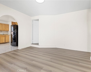 10123 Finch Ave - Photo Thumbnail 1