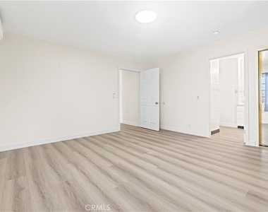 10123 Finch Ave - Photo Thumbnail 7