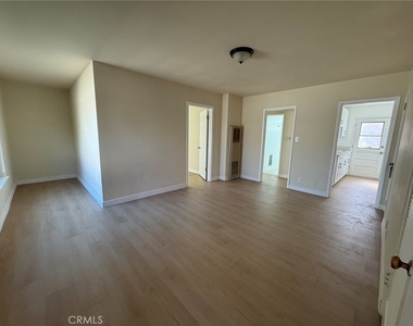 5719 Noel Drive - Photo Thumbnail 7