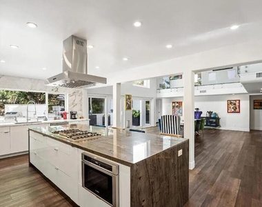 820 Foothill Lane - Photo Thumbnail 8