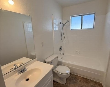 2636 Tiller Avenue - Photo Thumbnail 12