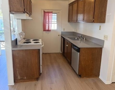 2636 Tiller Avenue - Photo Thumbnail 2