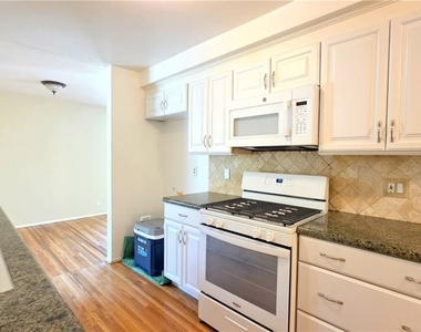 182 E Green Street - Photo Thumbnail 4