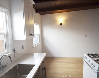 429 1/2 28th St. - Photo Thumbnail 18