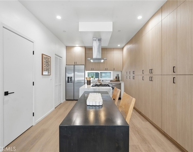 1430 S Cloverdale Avenue - Photo Thumbnail 14