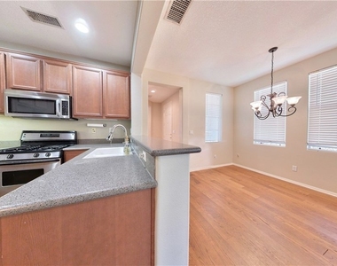 15 Elmhurst - Photo Thumbnail 29