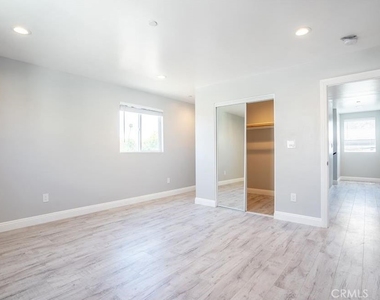 2125 S West View - Photo Thumbnail 6