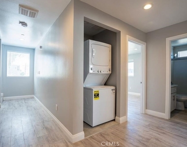 2125 S West View - Photo Thumbnail 5