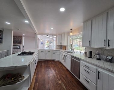 1165 Midway Dr - Photo Thumbnail 8