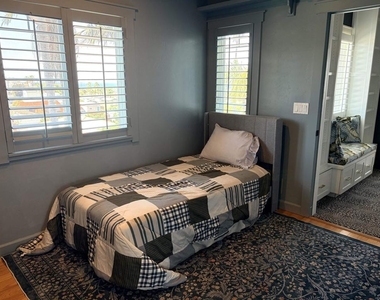 4620 Narragansett Avenue - Photo Thumbnail 26