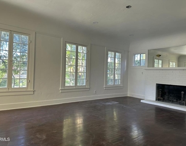 2122 Navarro Avenue - Photo Thumbnail 7