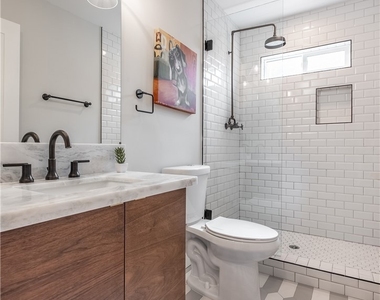 4039 Clayton Avenue - Photo Thumbnail 6