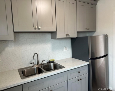 8803 Hoover - Photo Thumbnail 2