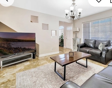 34 Santa Monica - Photo Thumbnail 7