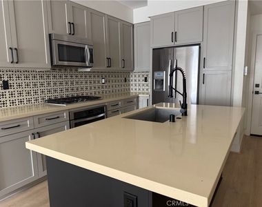 1758 Fairlead Avenue - Photo Thumbnail 2